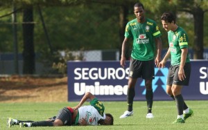 neymar_machucado2_bruno_domingos_mowa_press